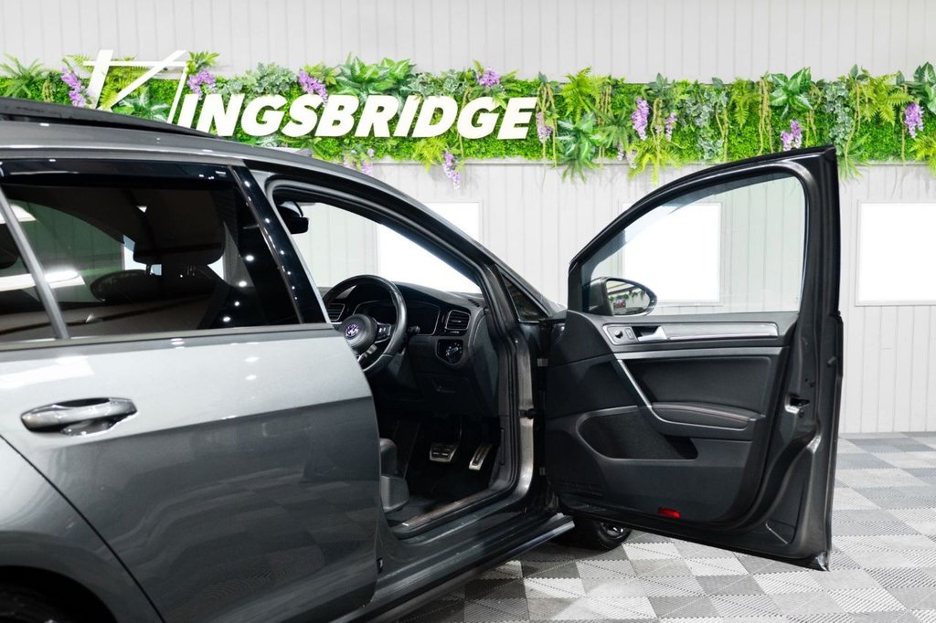 Used Volkswagen Golf 2020 for sale - 76333999: Photo 2