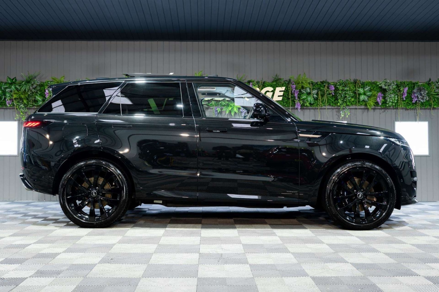 Used Land Rover Range Rover Sport 2025 for sale - 77460264: Photo 4