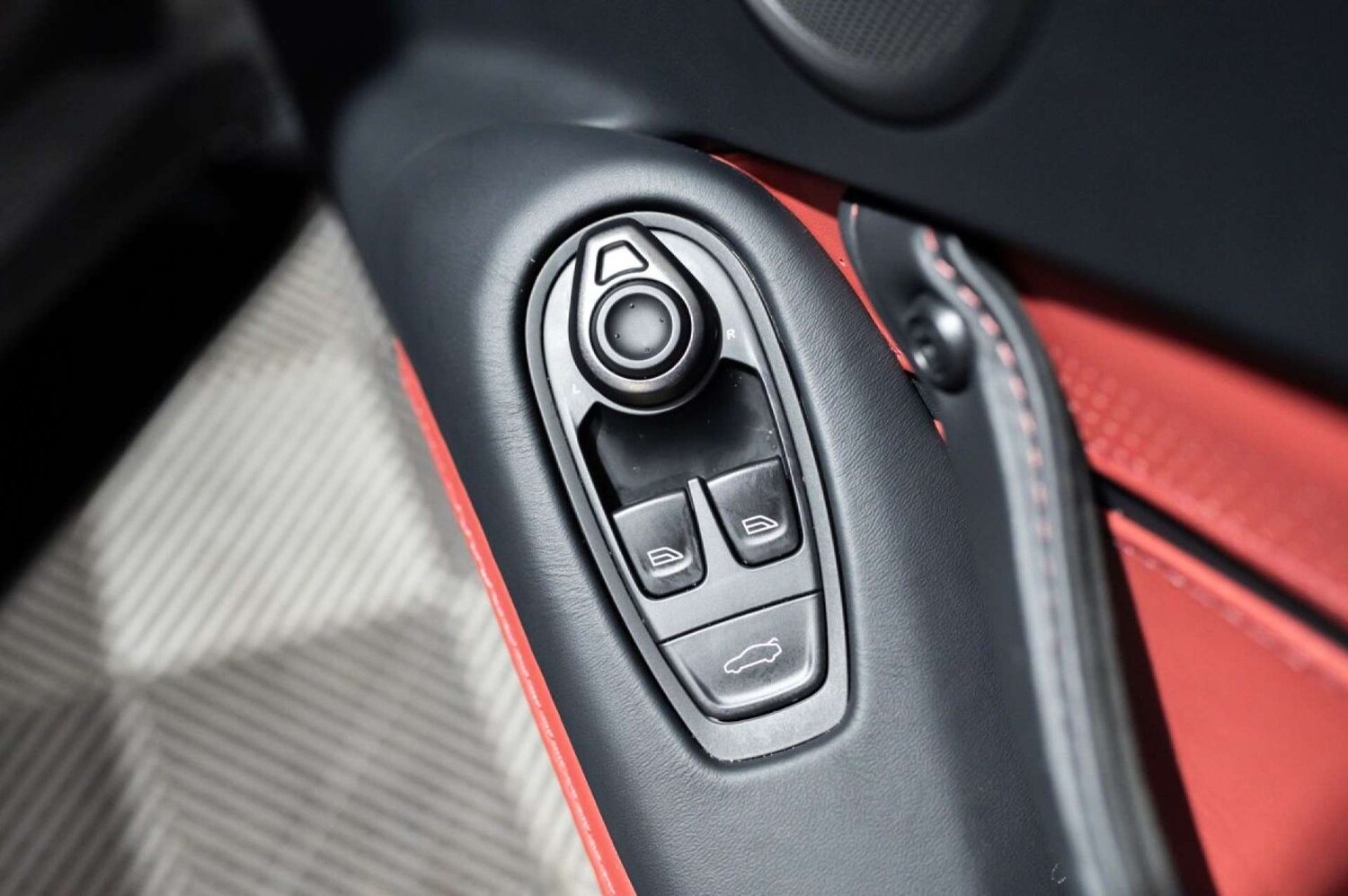 Used Aston Martin Vantage 2022 for sale - 77475140: Photo 67