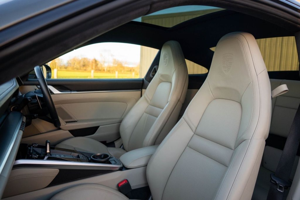 Used Porsche 911 2020 for sale - 77153889: Photo 2