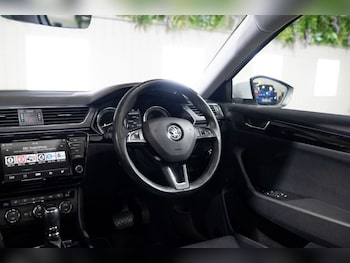 Used Skoda Superb 2017 for sale - 76279388: Photo