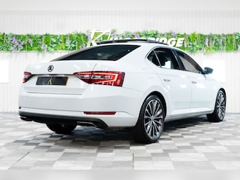 Used Skoda Superb 2017 for sale - 76279388: Photo