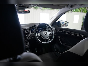 Used Volkswagen T-Roc 2018 for sale - 75642267: Photo