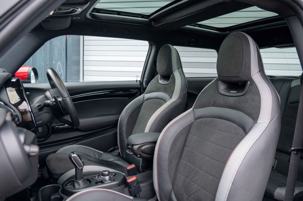 Used MINI Hatch 2024 for sale - 76962104: Photo 2