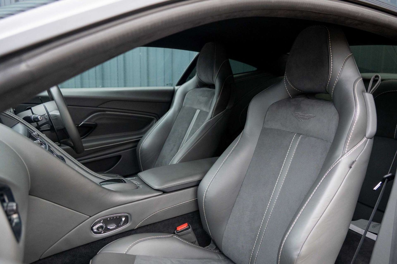 Used Aston Martin DB11 2022 for sale - 77460281: Photo 2