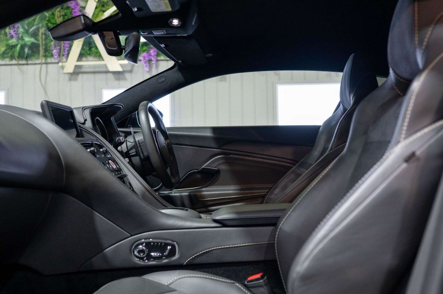 Used Aston Martin DB11 2022 for sale - 77460281: Photo 33