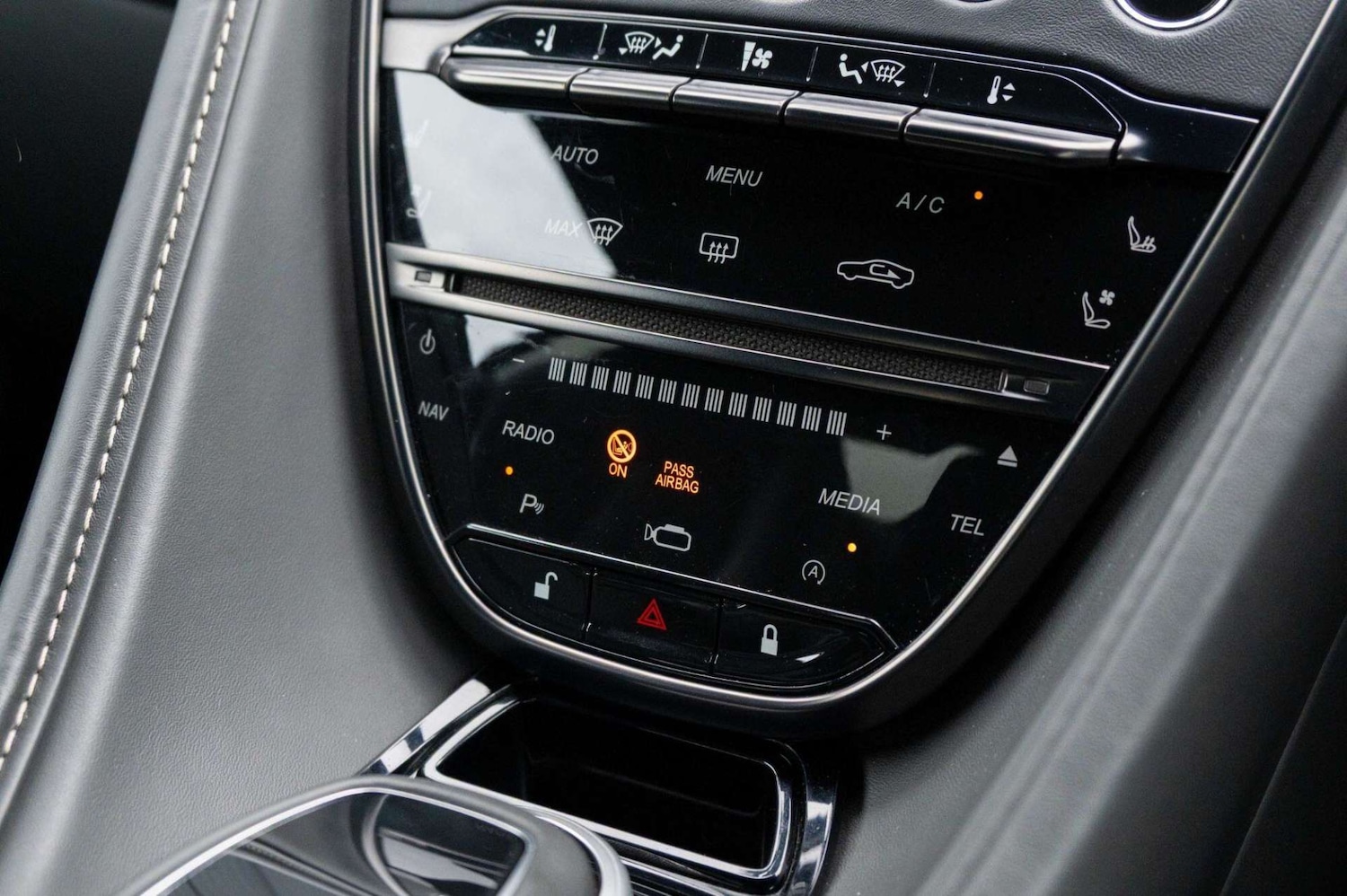 Used Aston Martin DB11 2022 for sale - 77460281: Photo 40