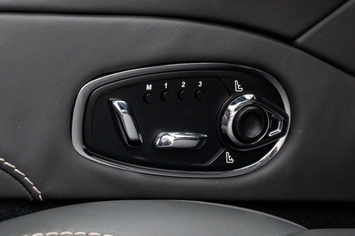 Used Aston Martin DB11 2022 for sale - 77460281: Photo 53