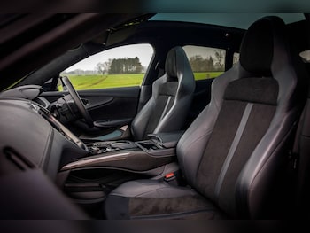 Used Aston Martin DBX 2023 for sale - 78643511: Photo