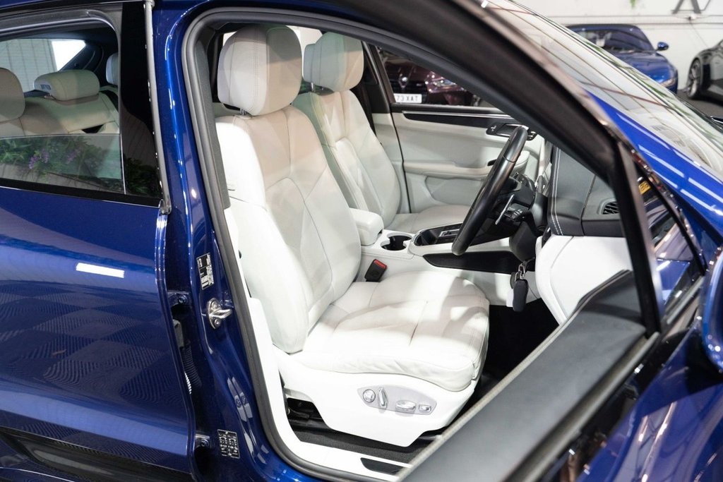 Used Porsche Macan 2022 for sale - 76163092: Photo 2