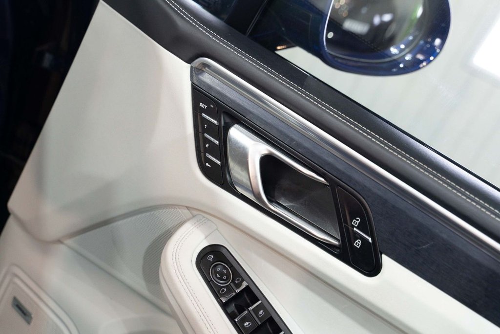 Used Porsche Macan 2022 for sale - 76163092: Photo 38