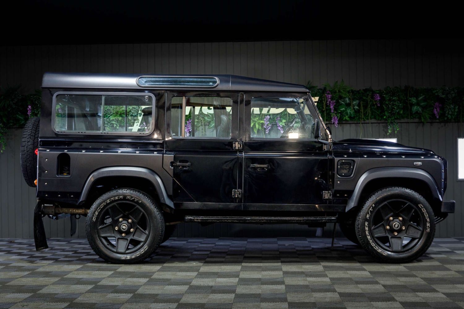 Used Land Rover Defender 110 2015 for sale - 77850588: Photo 12