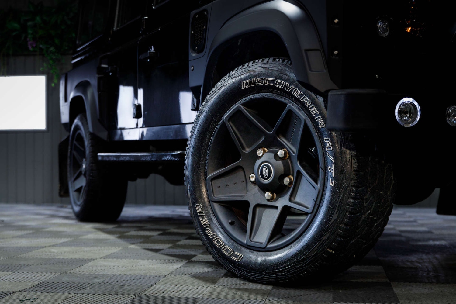 Used Land Rover Defender 110 2015 for sale - 77850588: Photo 19