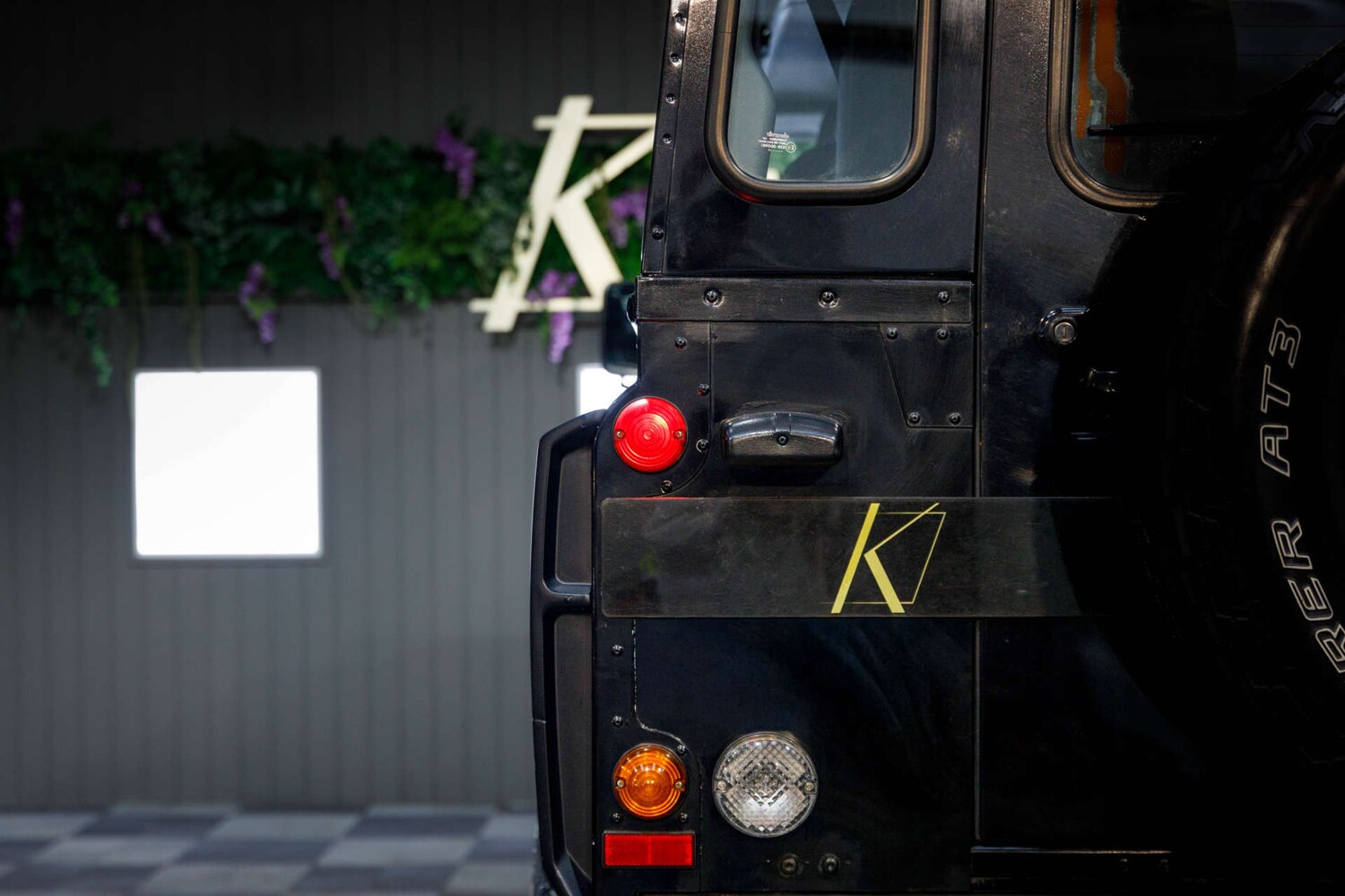 Used Land Rover Defender 110 2015 for sale - 77850588: Photo 24