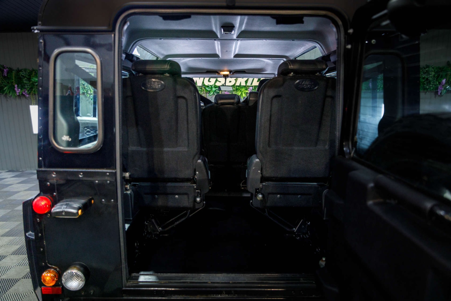 Used Land Rover Defender 110 2015 for sale - 77850588: Photo 27