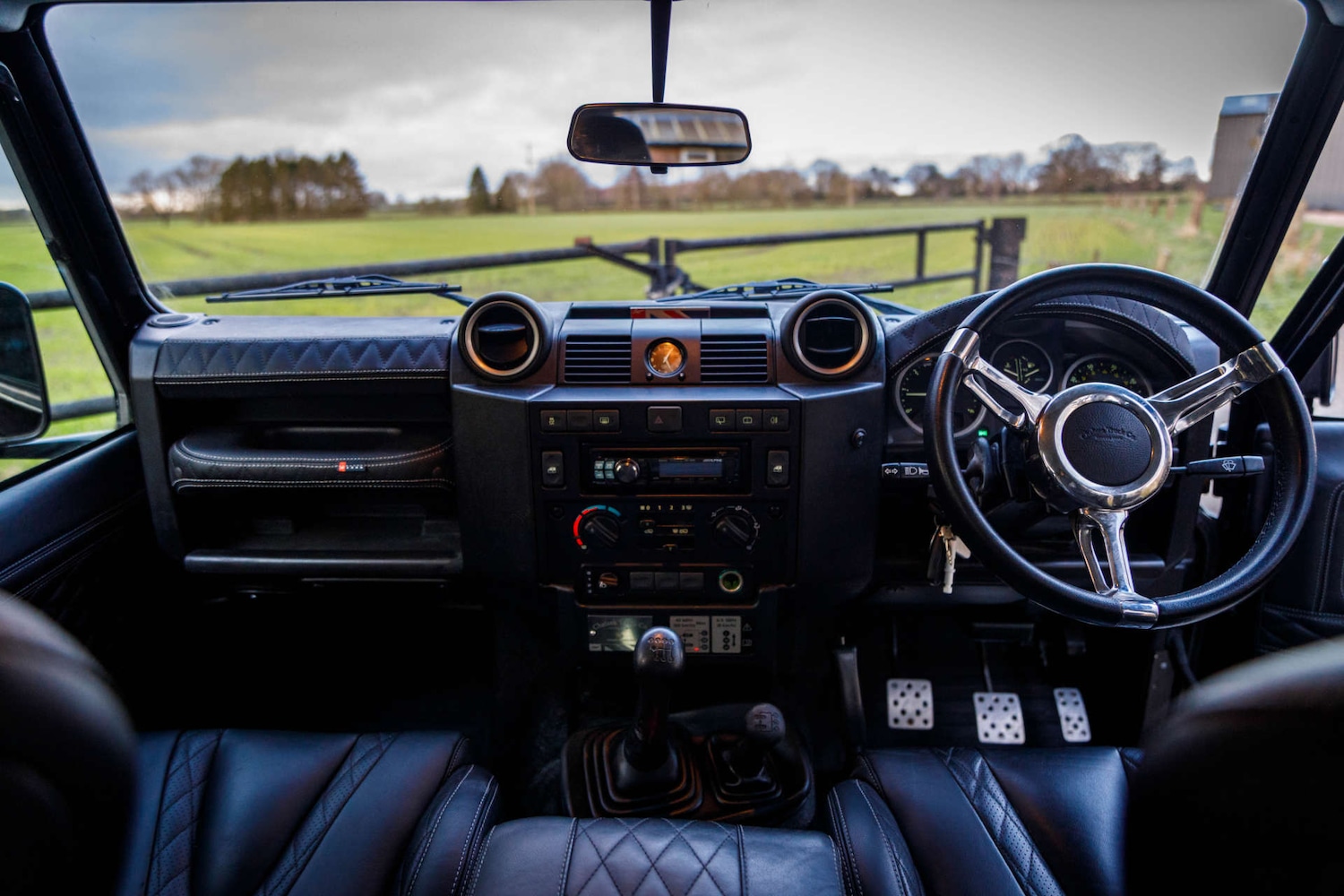 Used Land Rover Defender 110 2015 for sale - 77850588: Photo 3