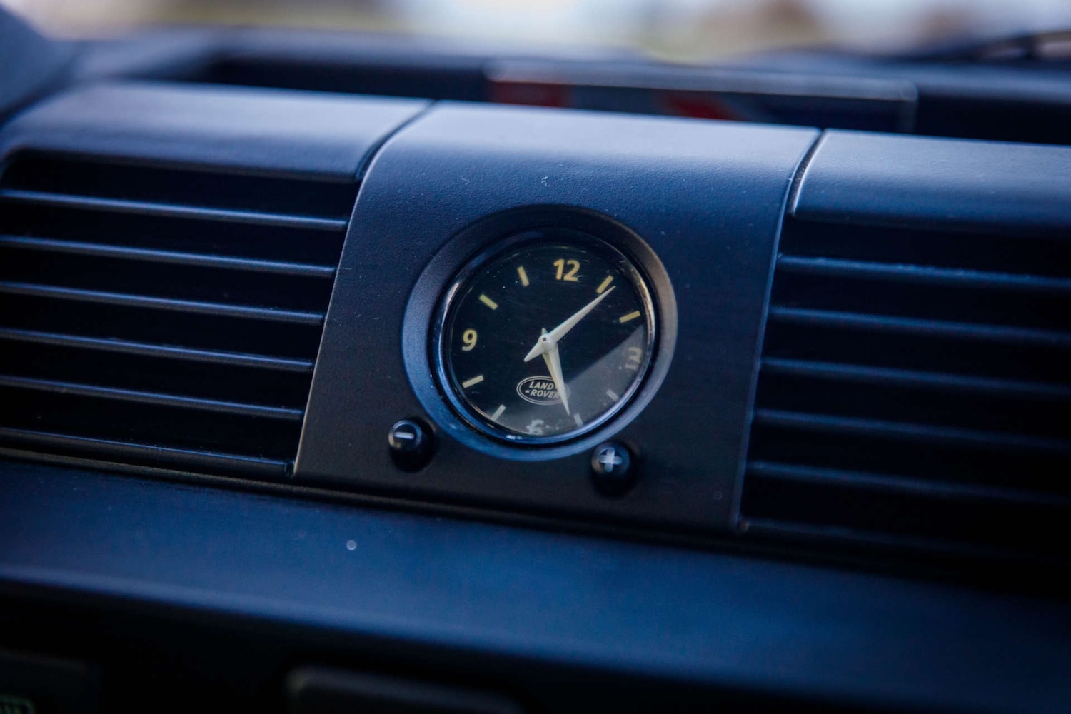 Used Land Rover Defender 110 2015 for sale - 77850588: Photo 31