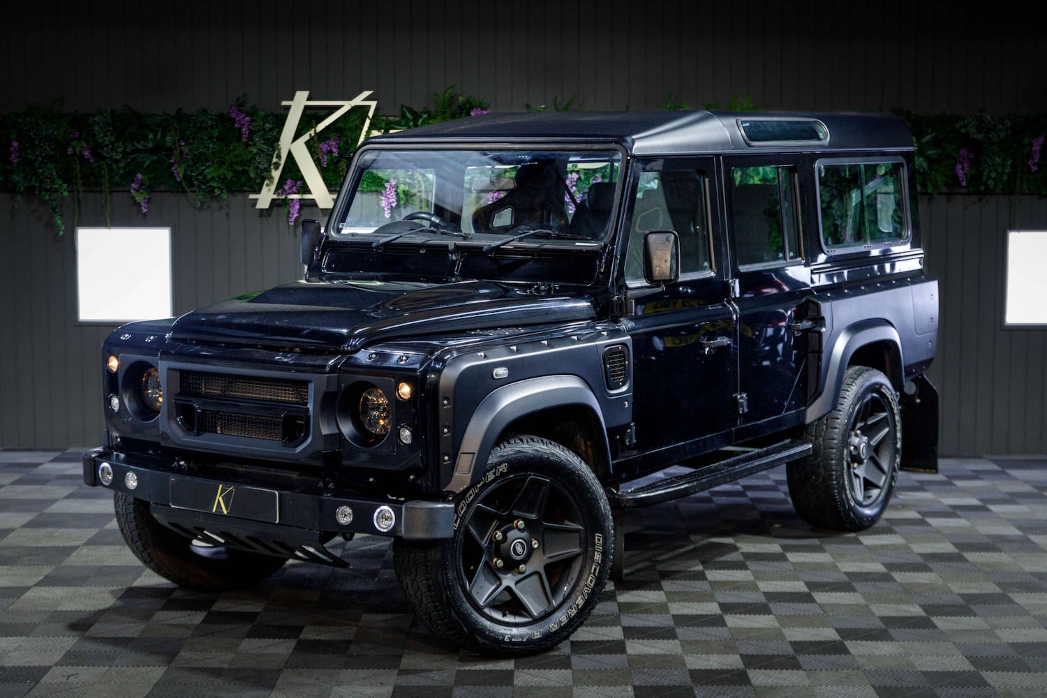 Used Land Rover Defender 110 2015 for sale - 77850588: Photo 33
