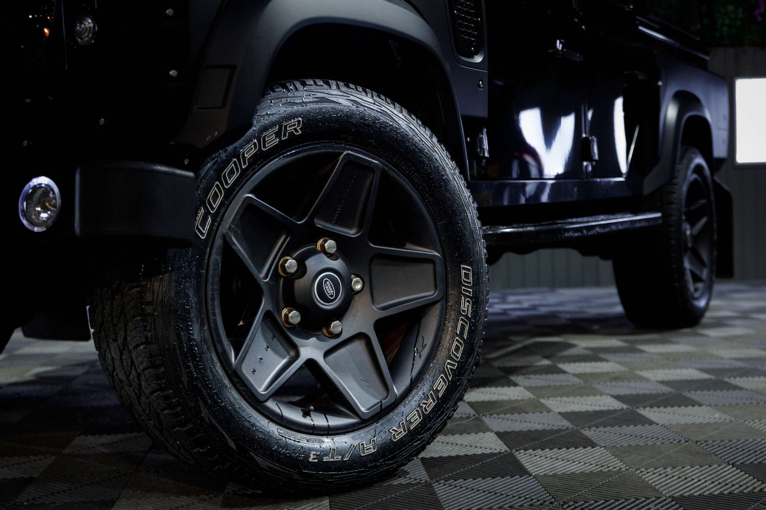 Used Land Rover Defender 110 2015 for sale - 77850588: Photo 39