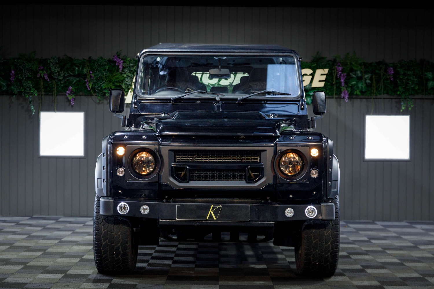 Used Land Rover Defender 110 2015 for sale - 77850588: Photo 4