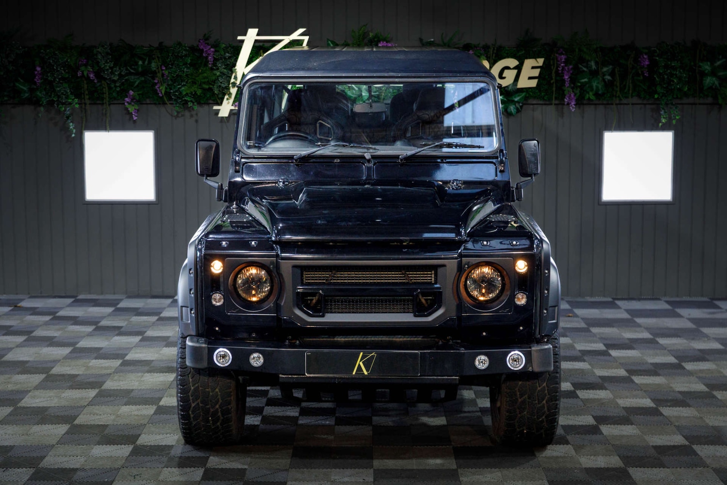 Used Land Rover Defender 110 2015 for sale - 77850588: Photo 40