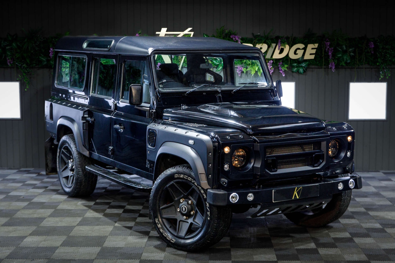 Used Land Rover Defender 110 2015 for sale - 77850588: Photo 44