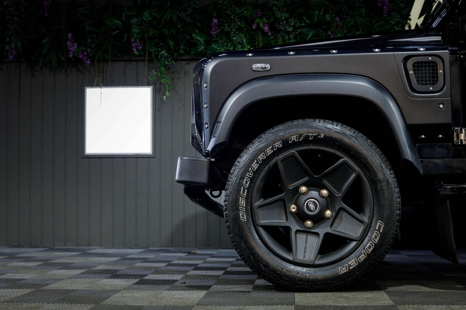 Used Land Rover Defender 110 2015 for sale - 77850588: Photo 8