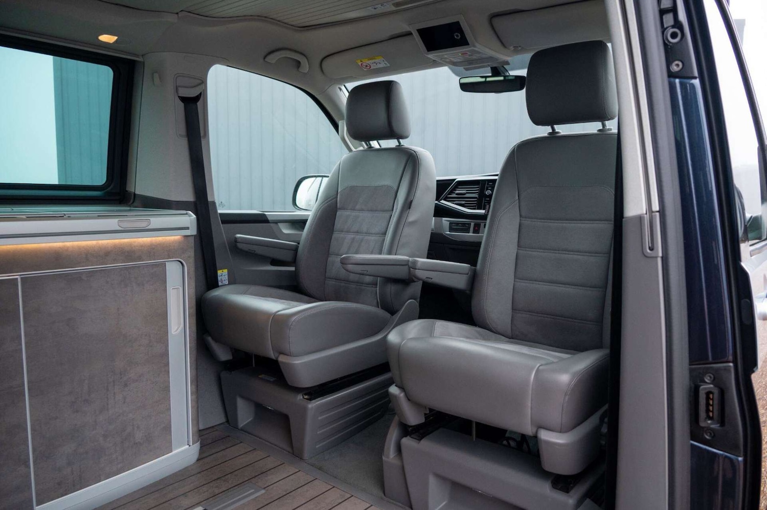 Used Volkswagen California 2023 for sale - 77460267: Photo 2