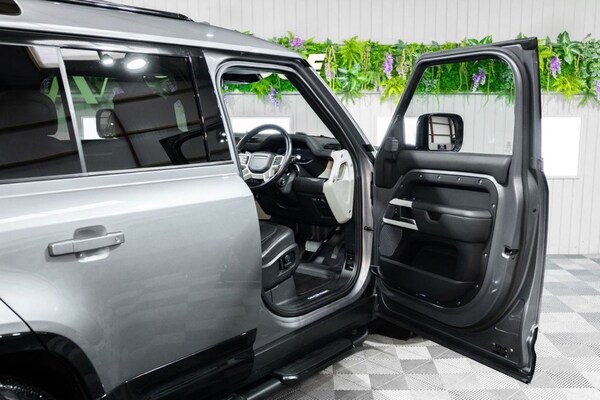 Used Land Rover Defender 2021 for sale - 74023695: Photo 12