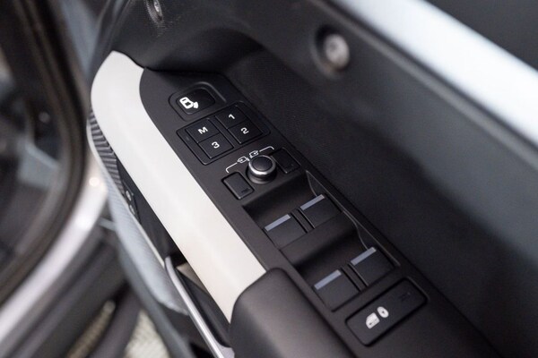 Used Land Rover Defender 2021 for sale - 74023695: Photo 16