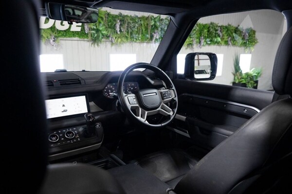 Used Land Rover Defender 2021 for sale - 74023695: Photo 5