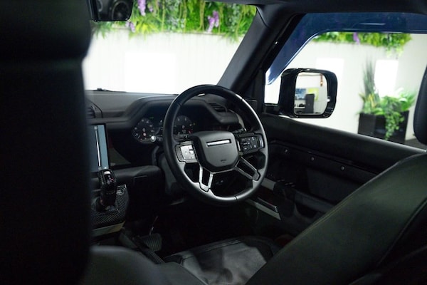 Used Land Rover Defender 2023 for sale - 75444038: Photo 2