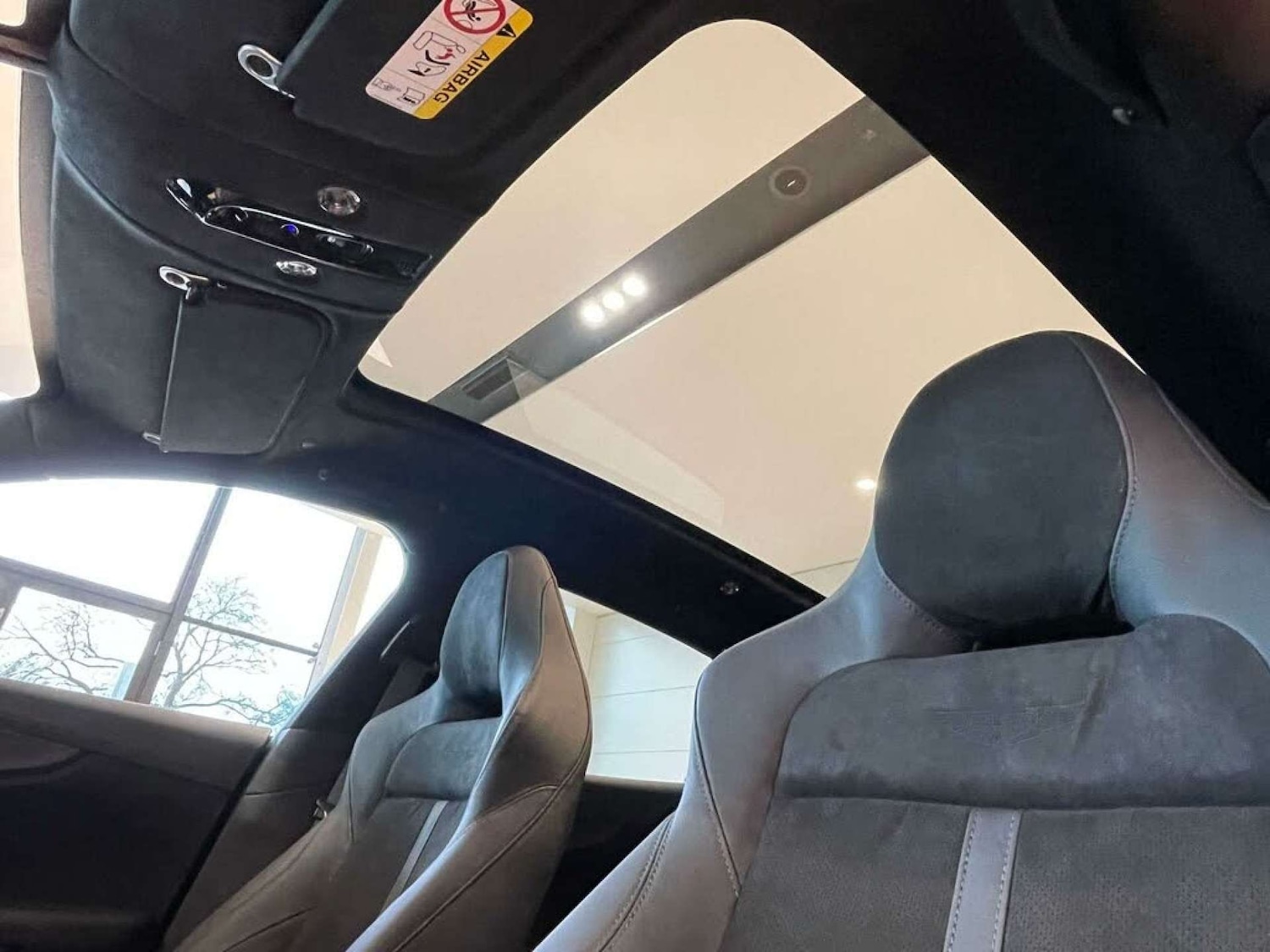 Used Aston Martin DBX 2023 for sale - 77762336: Photo 4