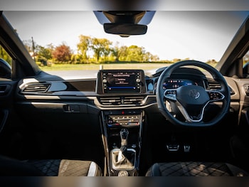 Used Volkswagen T-Roc 2023 for sale - 78412445: Photo