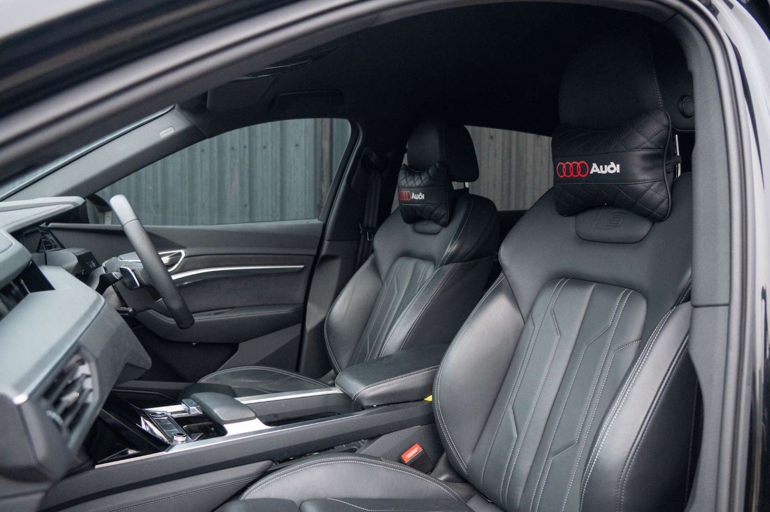 Used Audi Q8 2023 for sale - 77460260: Photo 2