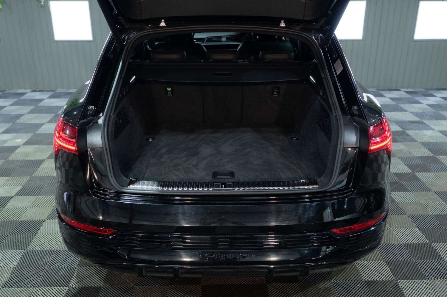 Used Audi Q8 2023 for sale - 77460260: Photo 49