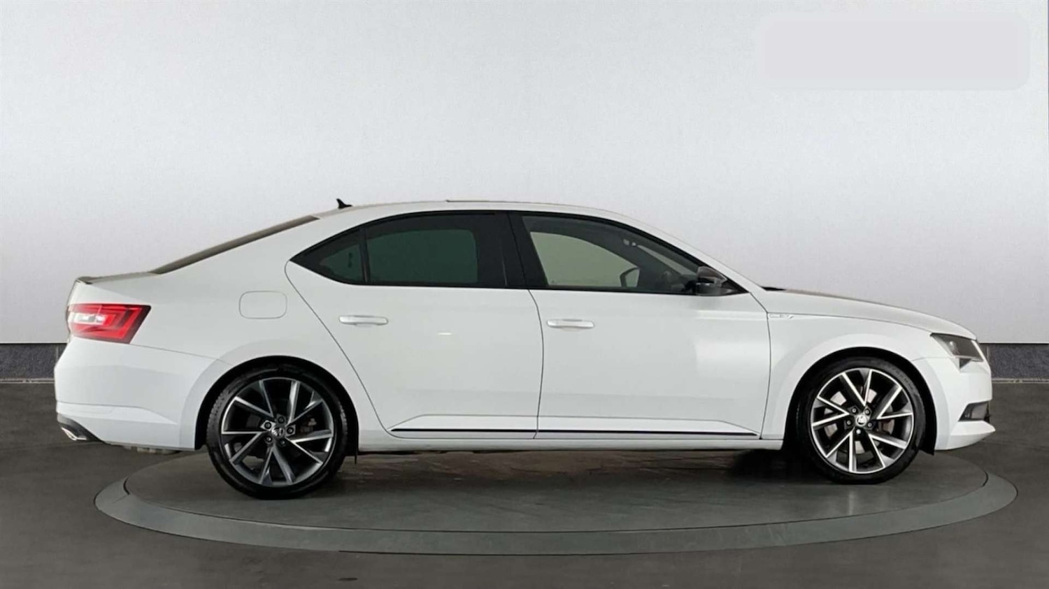 Used Skoda Superb 2019 for sale - 78064623: Photo 2