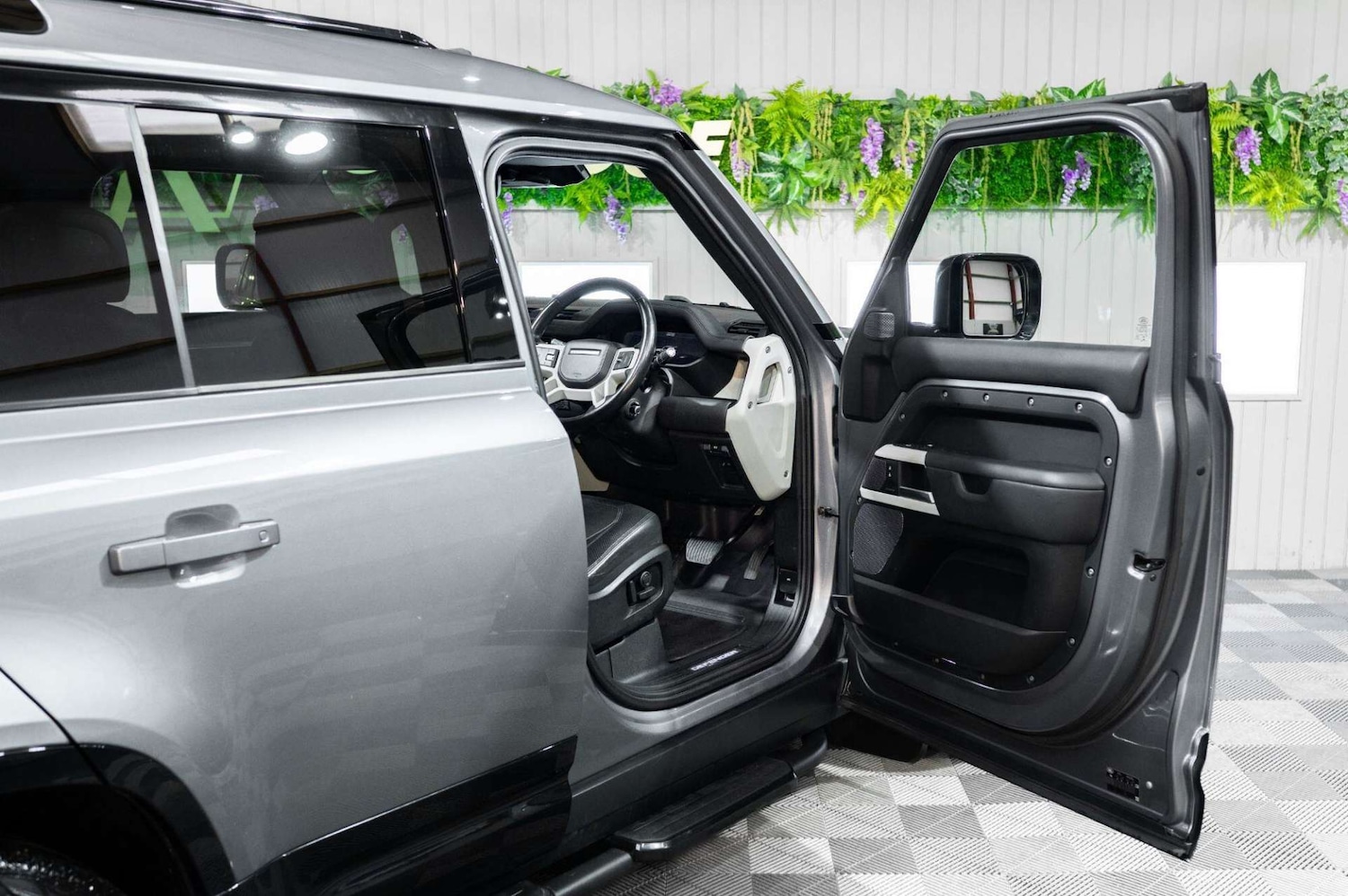 Used Land Rover Defender 2021 for sale - 77460291: Photo 12