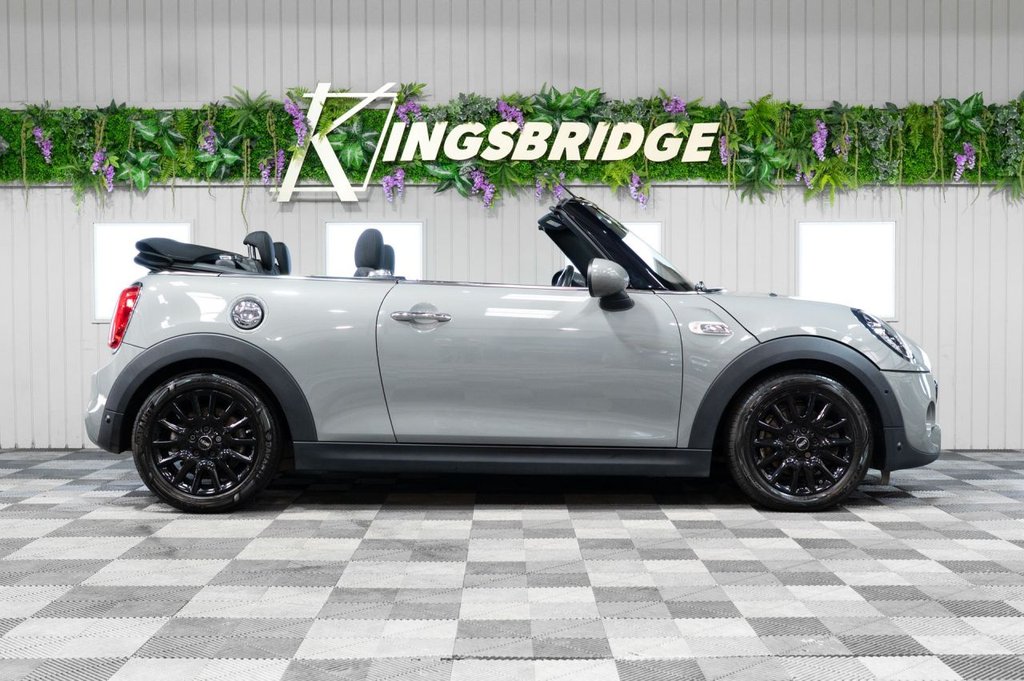 Used MINI Convertible 2019 for sale - 77355930: Photo 2