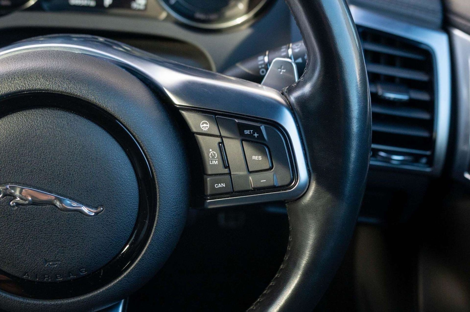 Used Jaguar F-Type 2017 for sale - 77460284: Photo 46