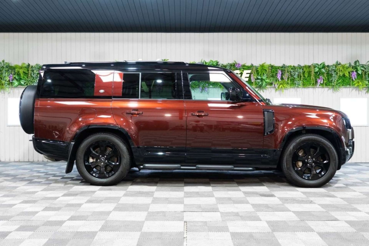 Used Land Rover Defender 2022 for sale - 77494162: Photo 2