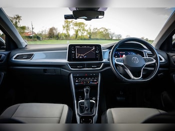 Used Volkswagen T-Roc 2023 for sale - 78201062: Photo