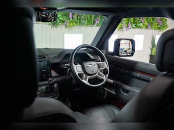 Used Land Rover Defender 130 2022 for sale - 75527556: Photo