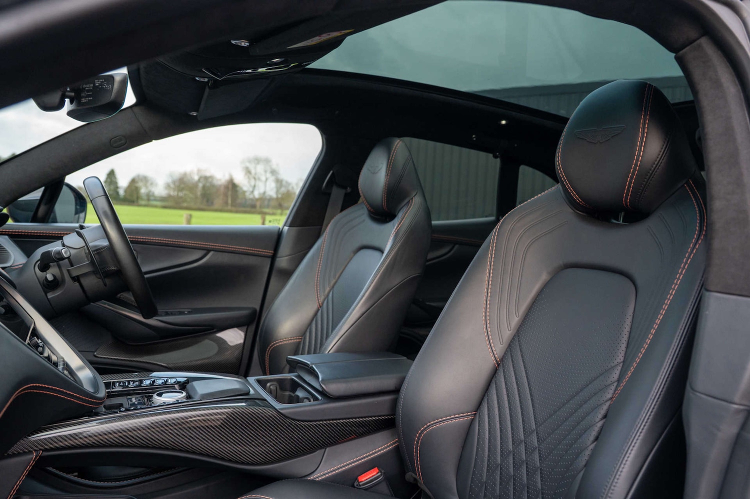 Used Aston Martin DBX 2022 for sale - 77494140: Photo 2