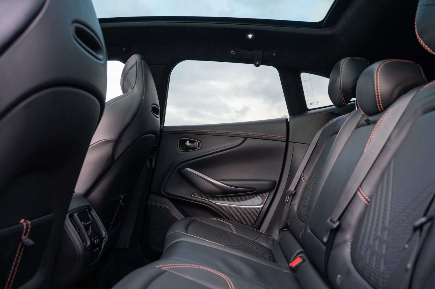 Used Aston Martin DBX 2022 for sale - 77494140: Photo 29