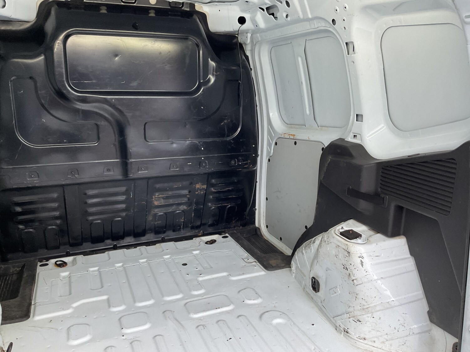 Used Ford Transit Courier 2020 for sale - 74456510: Photo 21