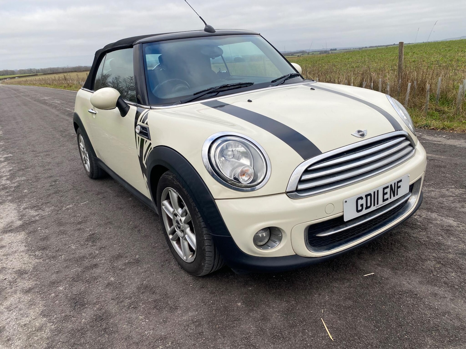 Used MINI Convertible 2011 for sale - 77255558: Photo 2