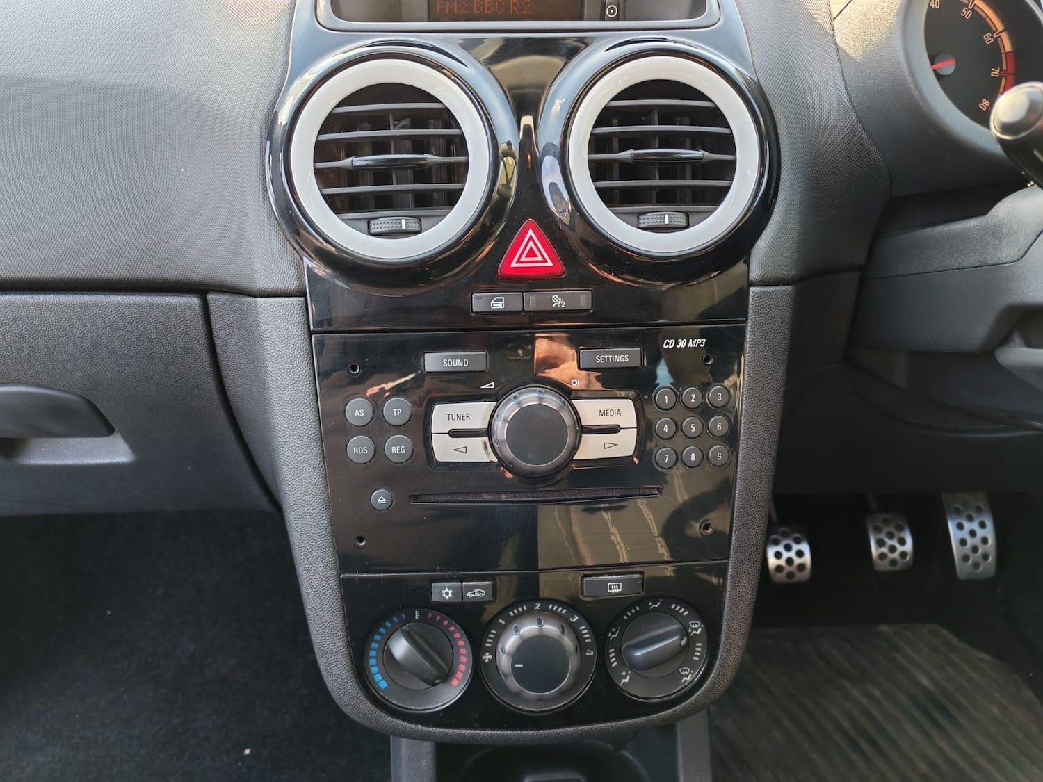 Used Vauxhall Corsa 2012 for sale - 78033749: Photo 5