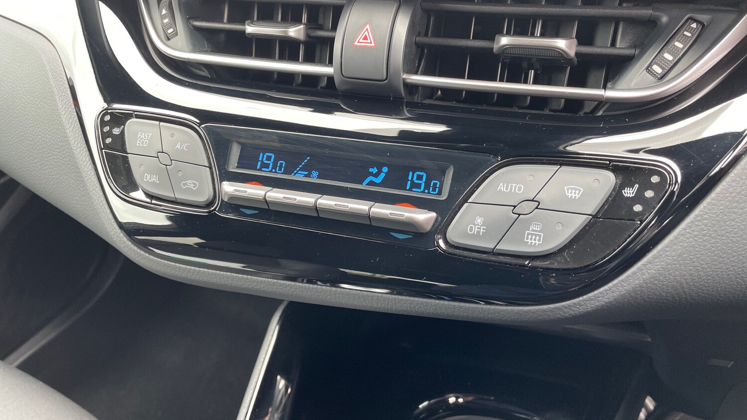 Used Toyota C-HR 2022 for sale - 78111965: Photo 24