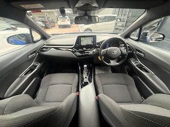 Used Toyota C-HR 2018 for sale - 75449100: Photo